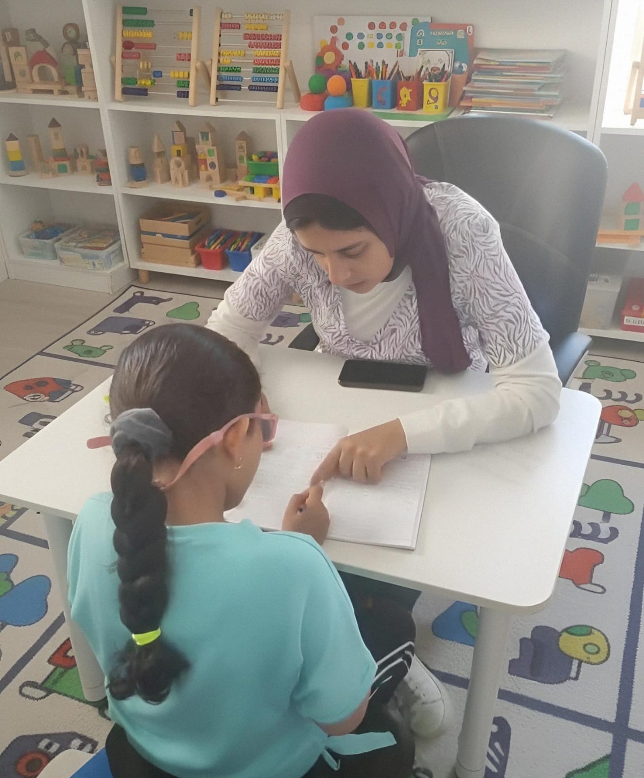 علاج صعوبات التعلم والانتباه لدى الأطفال في مركز صوت الطفل